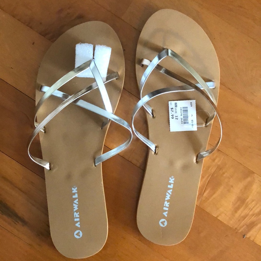 BRAND NEW- NEVER WORN Airwalk flip flops